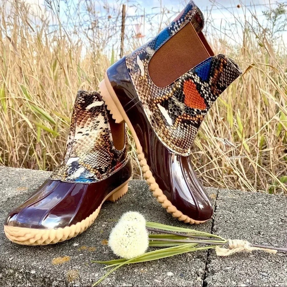 NEW Cute & Trendy Vegan Material Snake embossed slip on Duck Boots - Picture 5 of 16